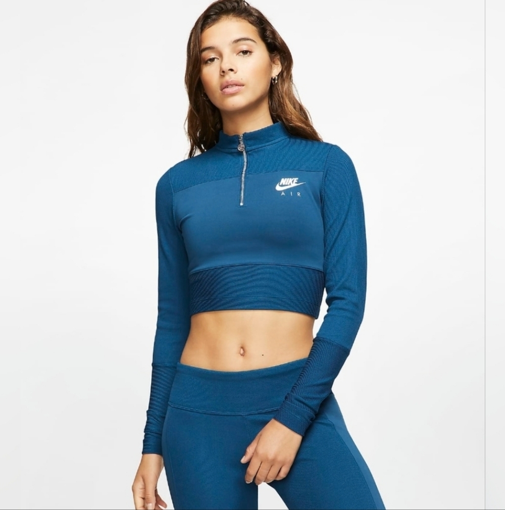 Nike Air Crop Quater Zip, Leggings & Sports Bra Set